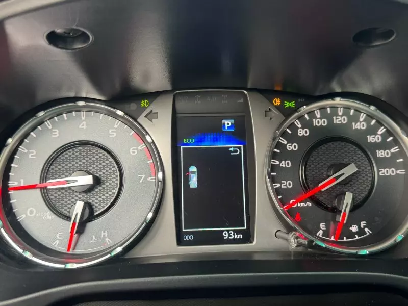 Toyota Hilux    - 2024