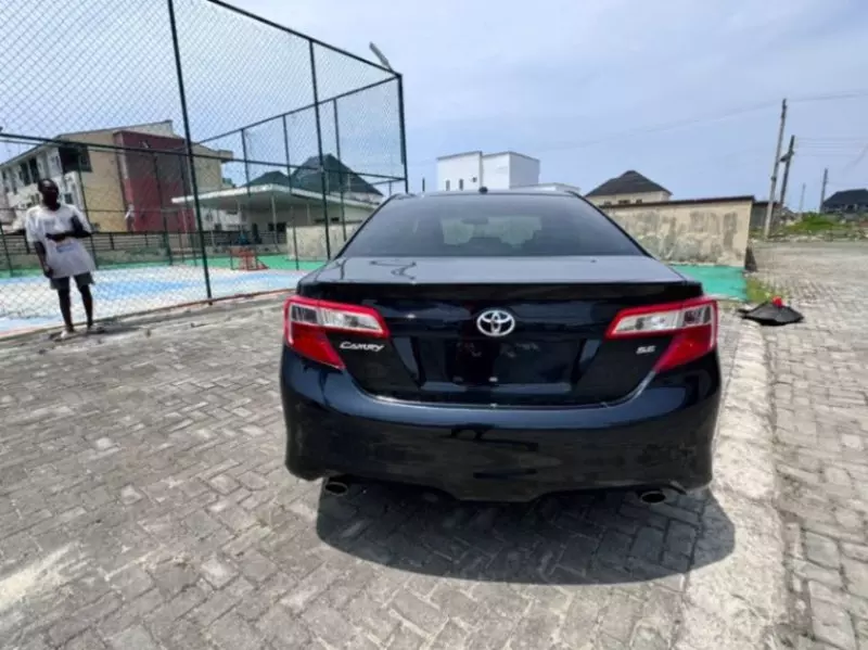 Toyota Camry   - 2014