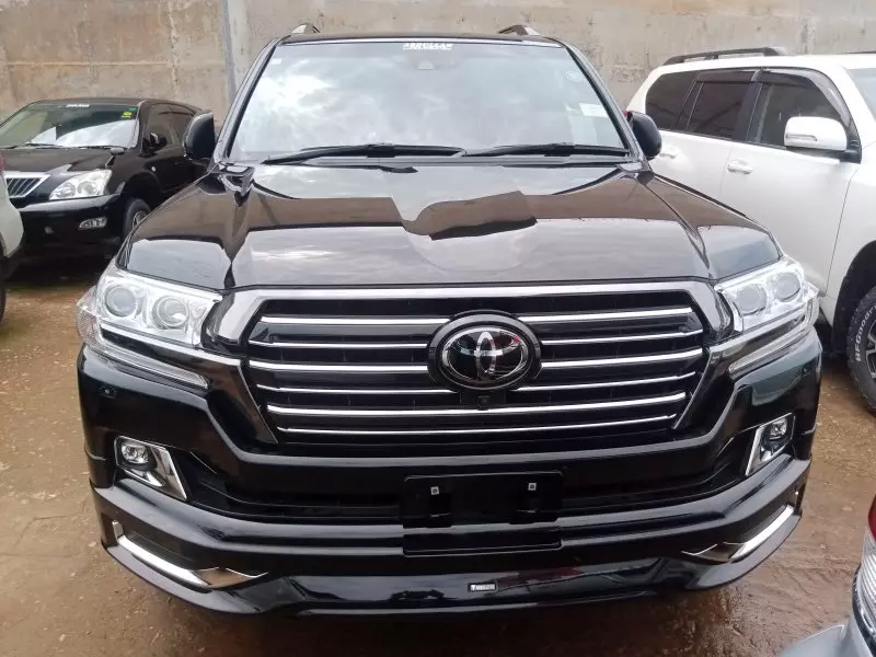 Toyota Landcruiser  V8   - 2019