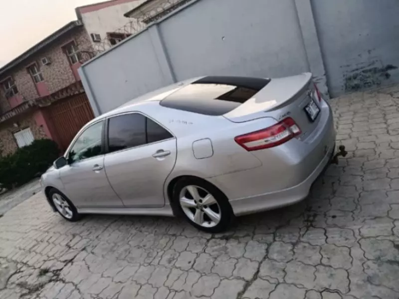 Toyota Camry   - 2010