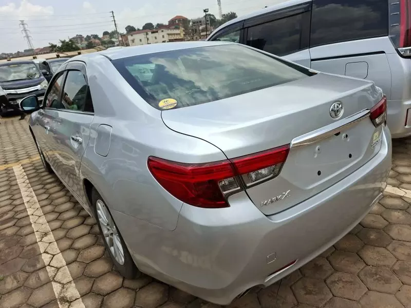 Toyota Mark X - 2012