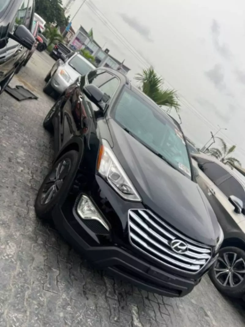 Hyundai Santa Fe   - 2014