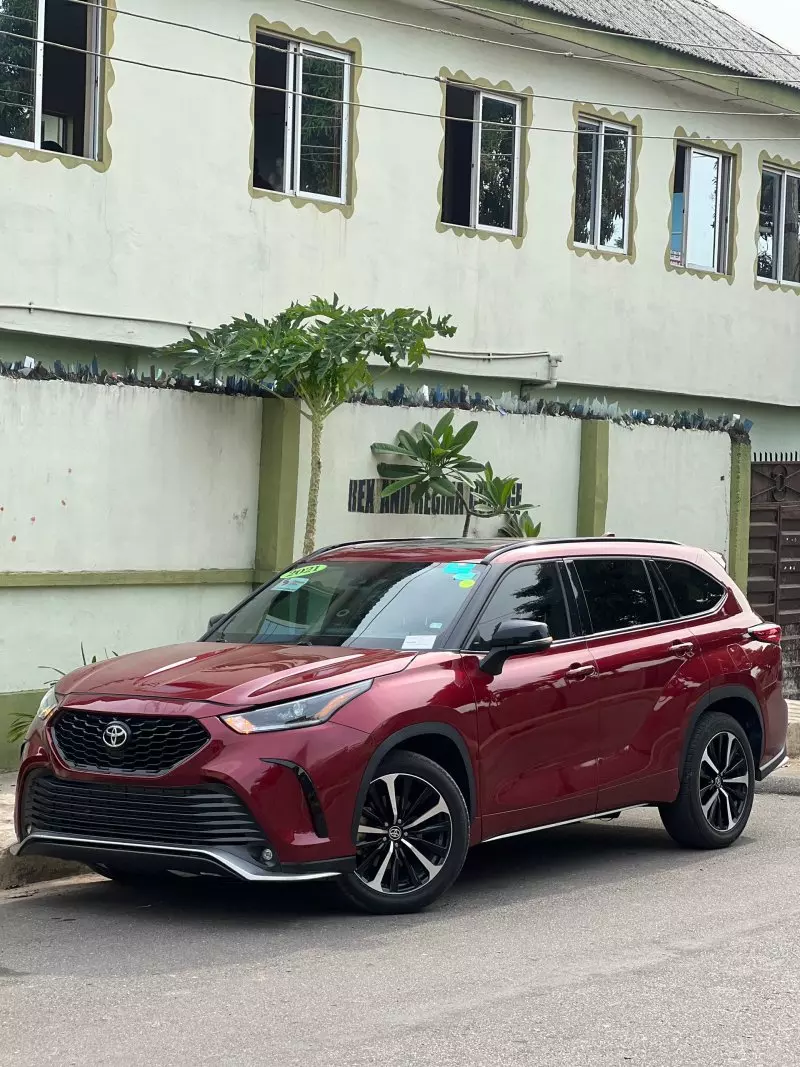 Toyota Highlander   - 2021