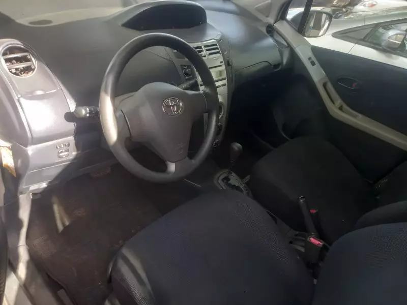 Toyota Vitz   - 2010
