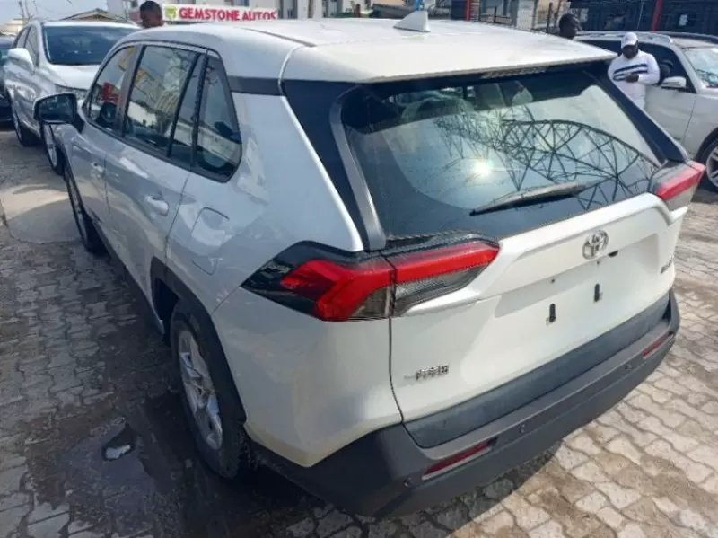 Toyota RAV 4   - 2021