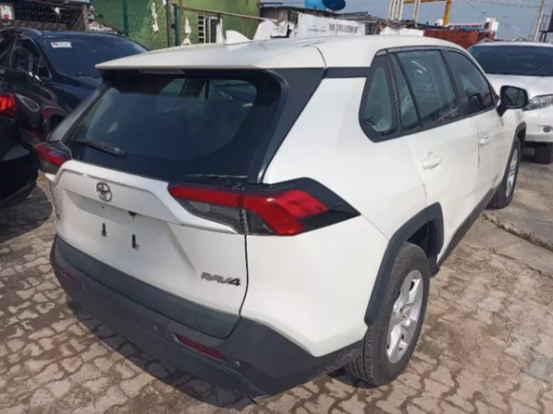 Toyota RAV 4   - 2021