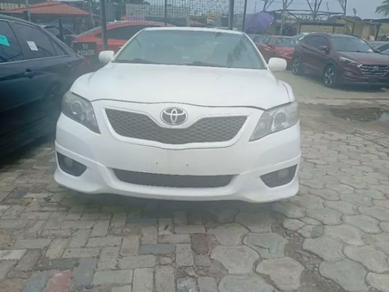 Toyota camry   - 2010