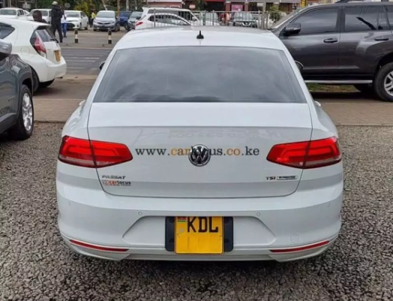 Volkswagen Passat   - 2015