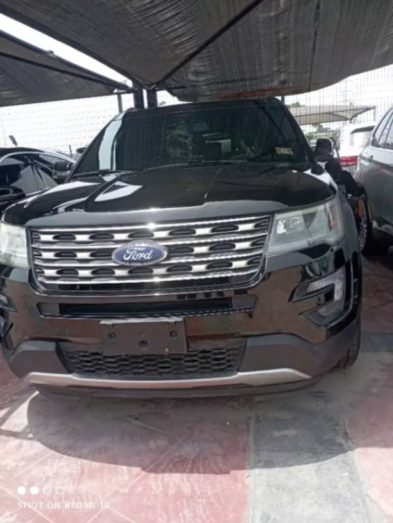 Ford Explorer   - 2016