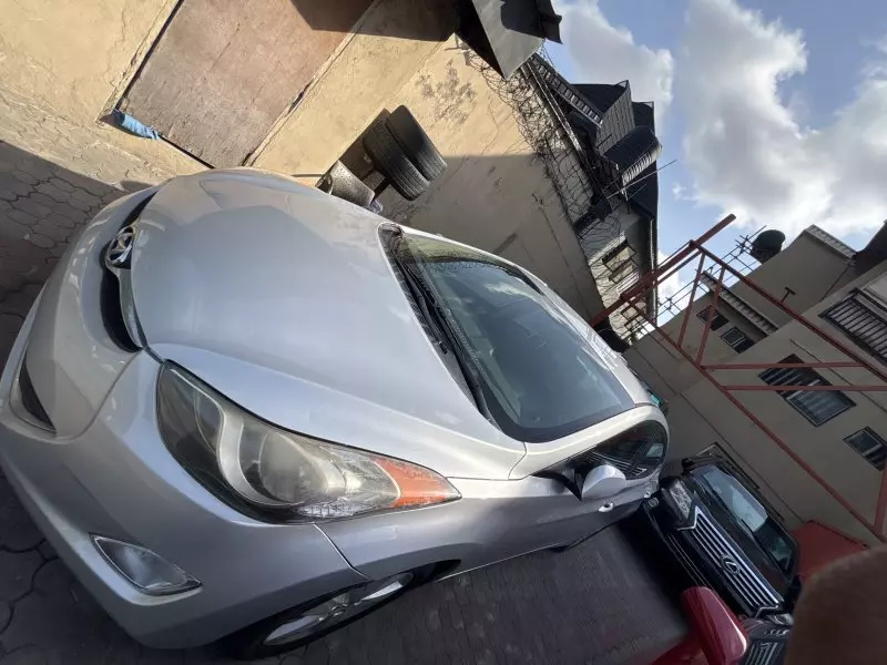 Hyundai Elantra   - 2013