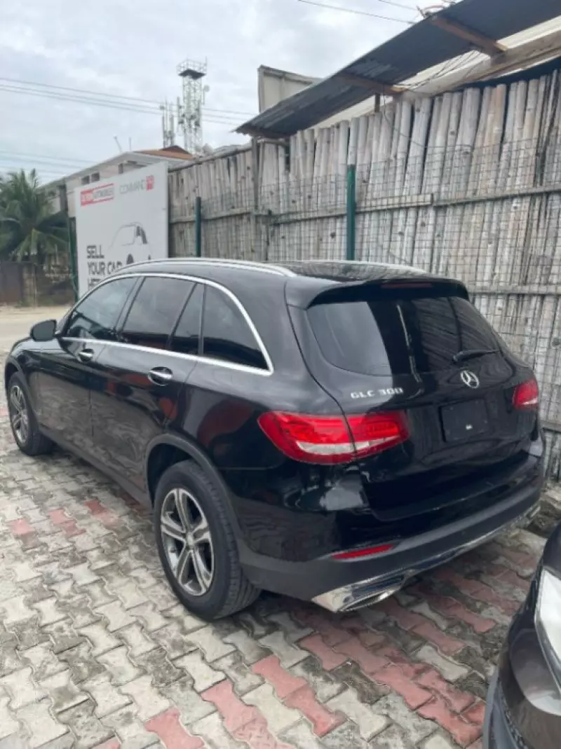 Mercedes-Benz GLC 300   - 2016