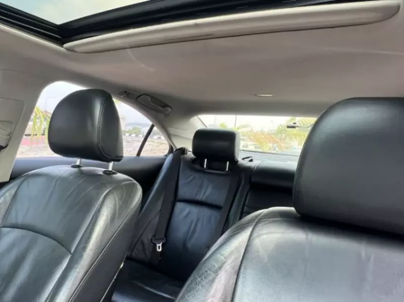Lexus ES 300   - 2011