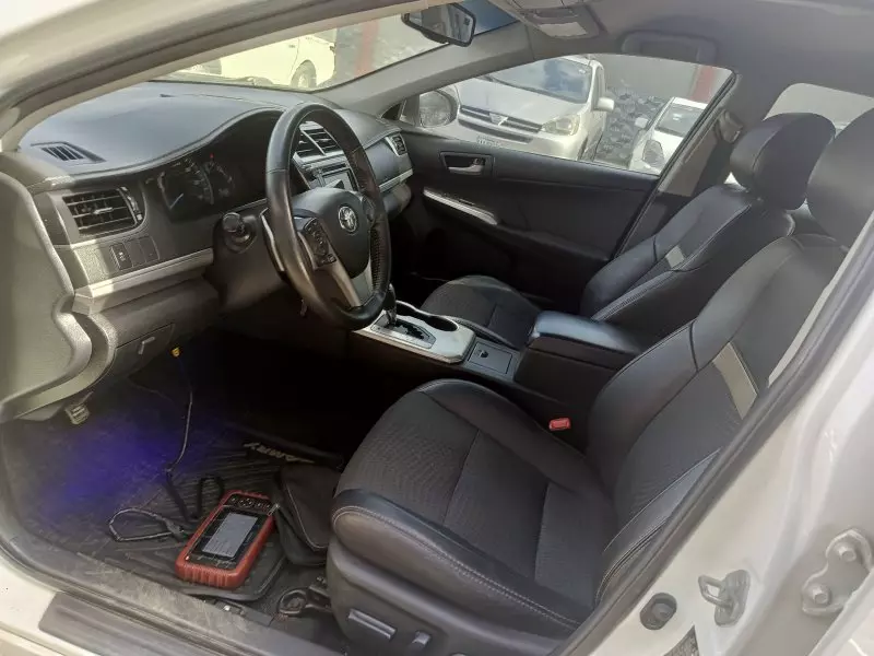 Toyota camry   - 2012