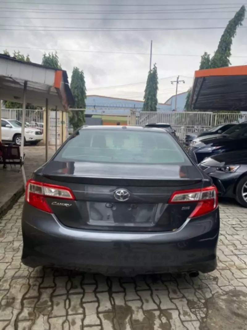 Toyota Camry   - 2012