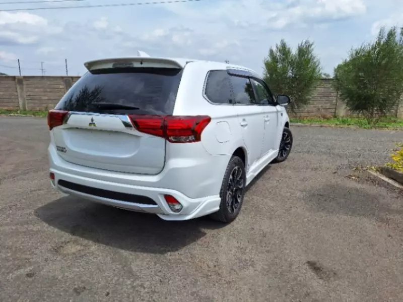 Mitsubishi OUTLANDER   - 2016