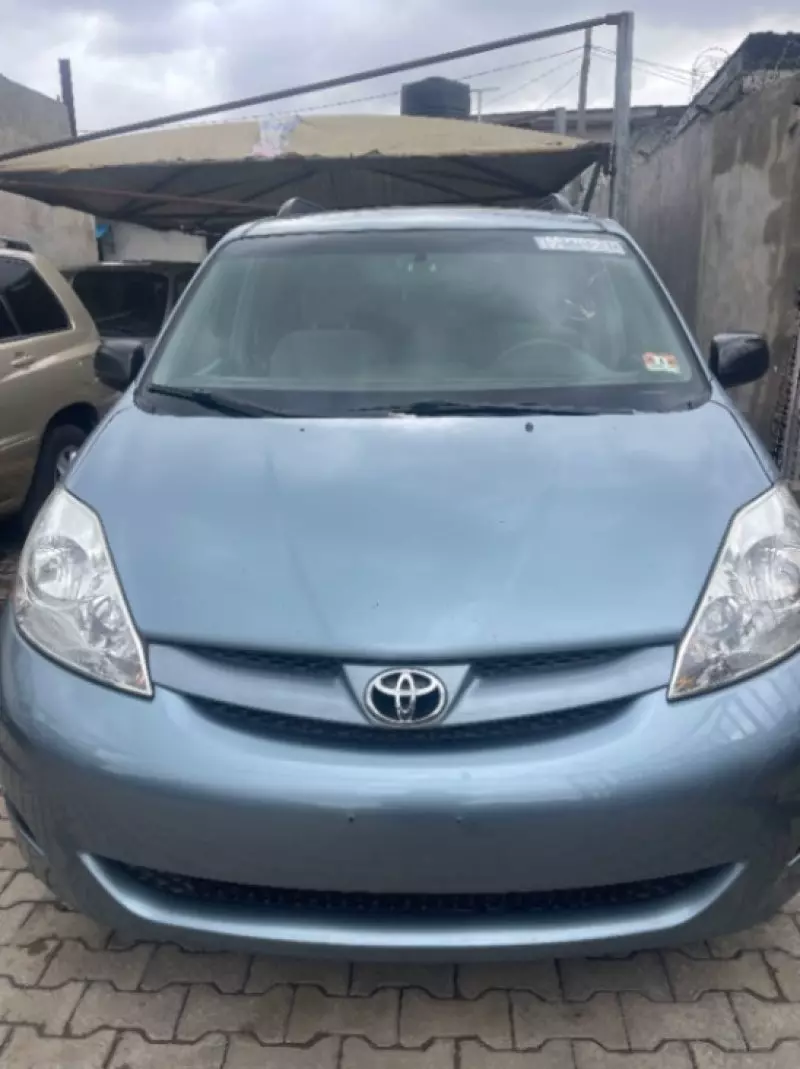 Toyota Sienna   - 2008
