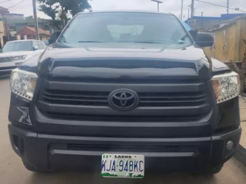 Toyota Tundra   - 2015