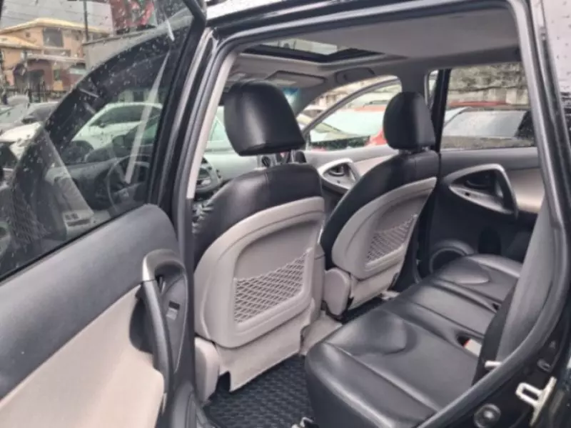 Toyota Rav4   - 2012
