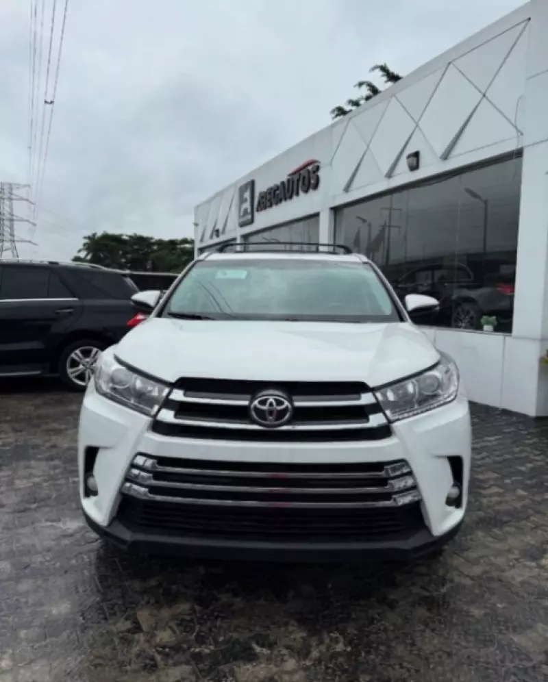 Toyota Highlander   - 2016