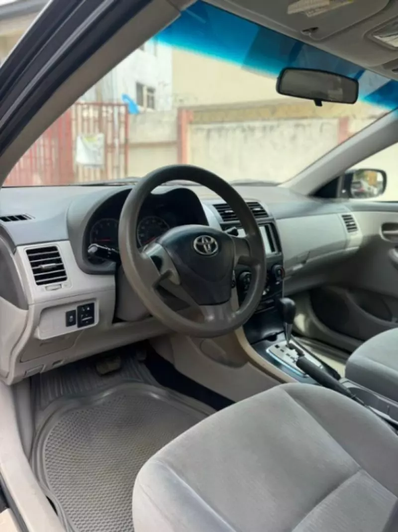 Toyota Corolla   - 2010