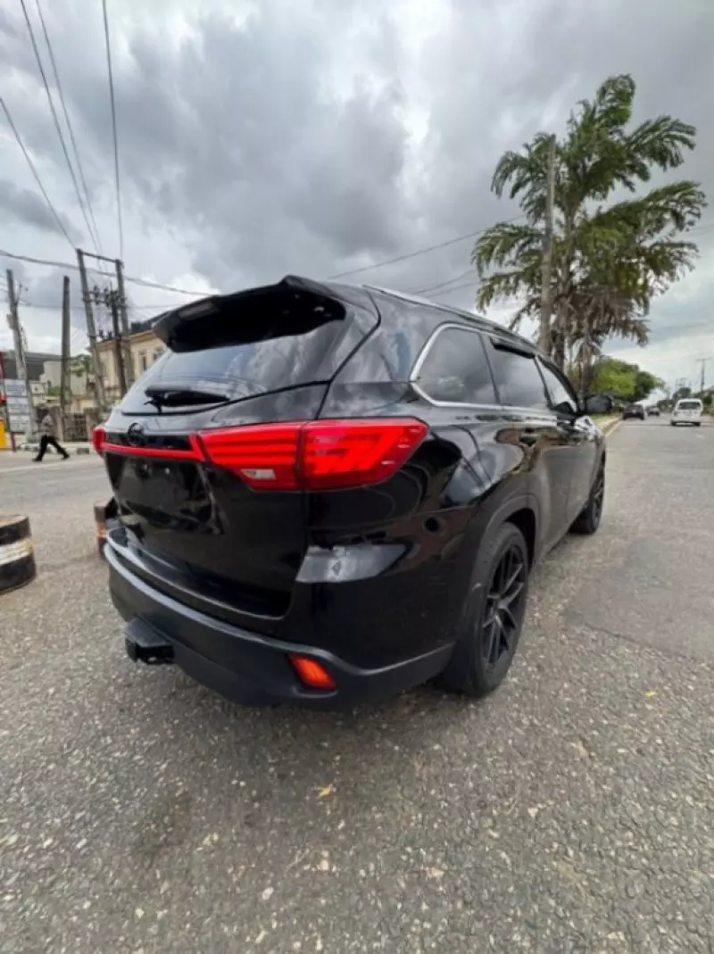 Toyota Highlander   - 2015