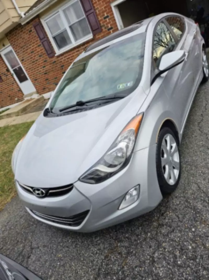 Hyundai Elantra   - 2013
