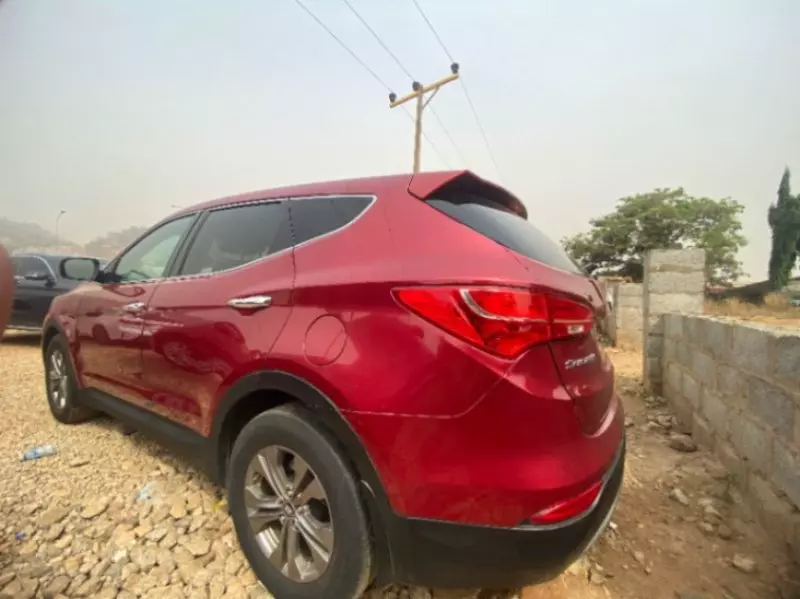 Hyundai Santa Fe   - 2013