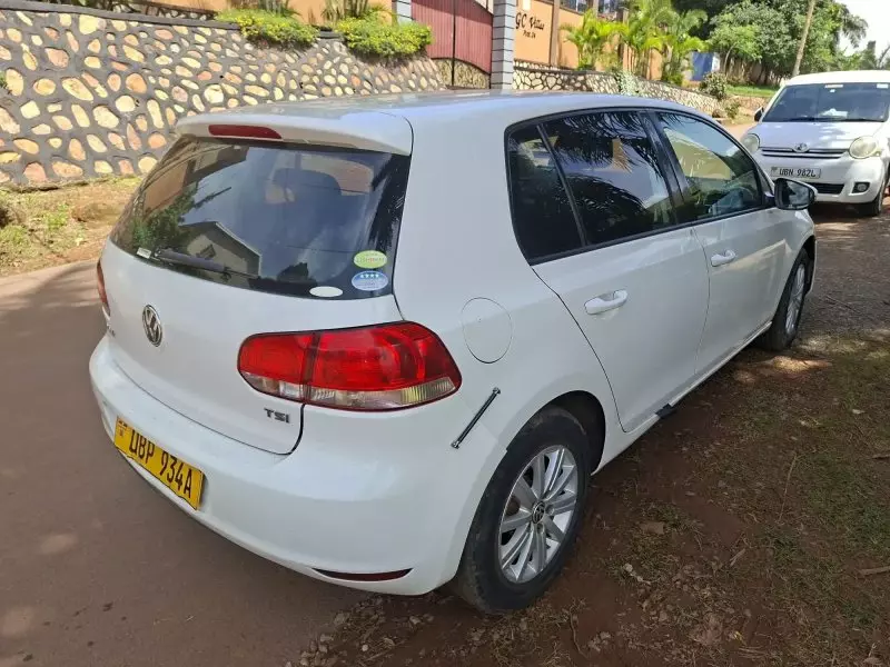 Volkswagen Golf   - 2011