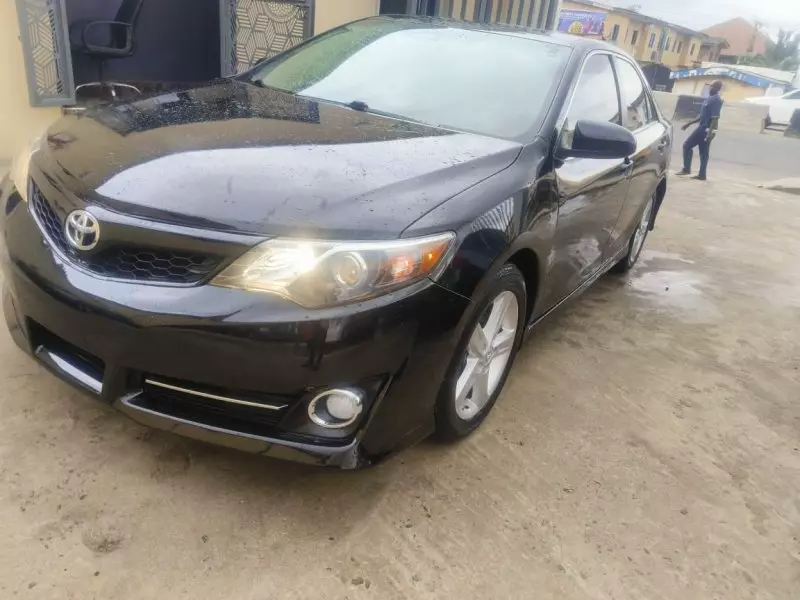 Toyota Camry   - 2014