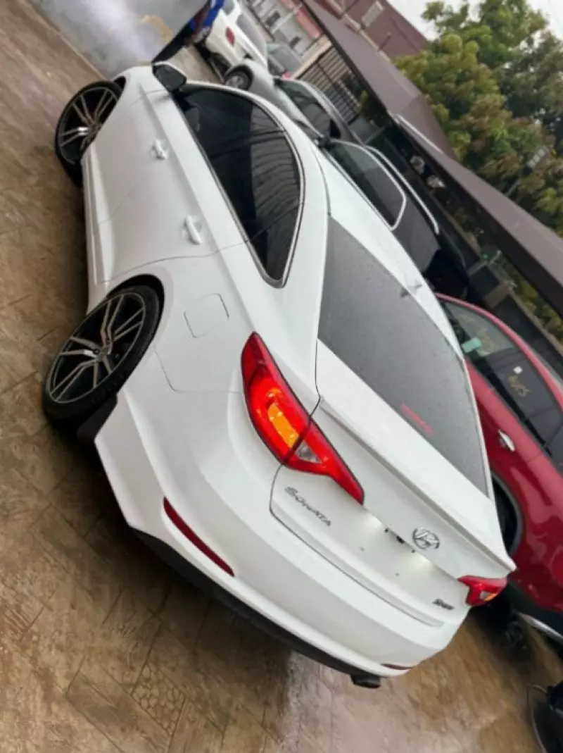 Hyundai Sonata   - 2015