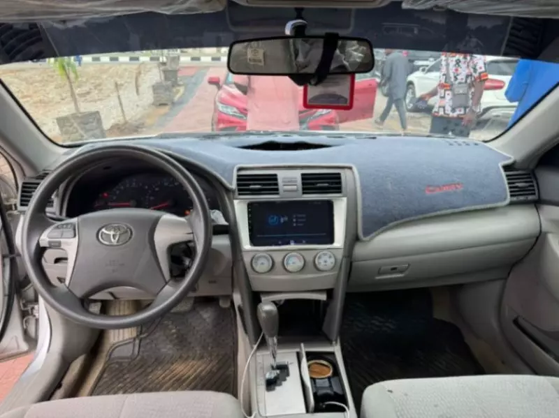Toyota Camry   - 2010