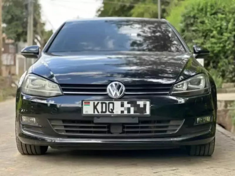 Volkswagen Golf   - 2017