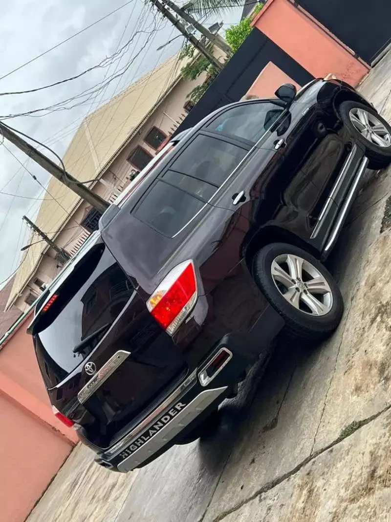 Toyota Highlander   - 2011