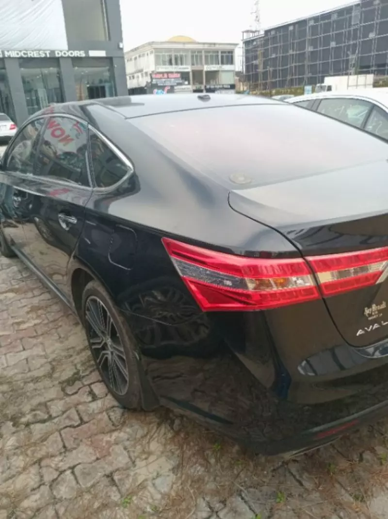Toyota Avalon   - 2015