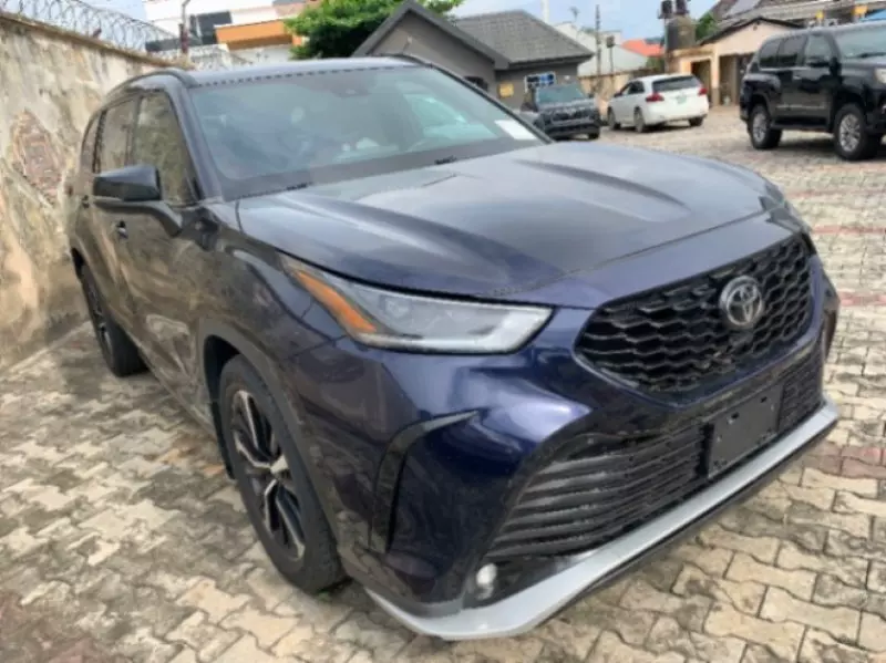 Toyota Highlander   - 2021