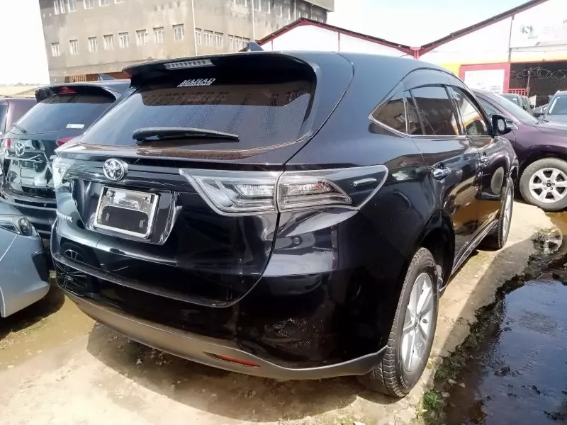Toyota Harrier   - 2016