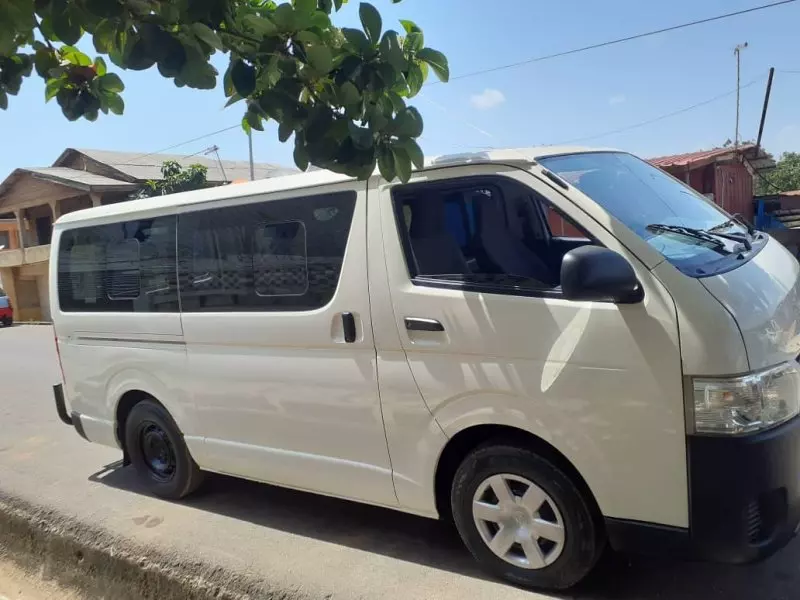 Toyota Hiace   - 2015