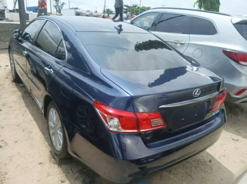 Toyota Camry   - 2011