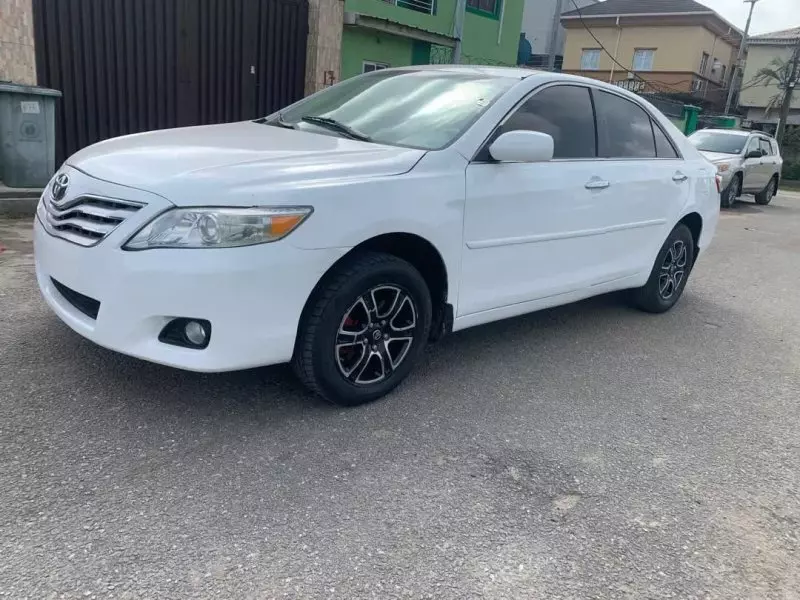 Toyota Camry   - 2010