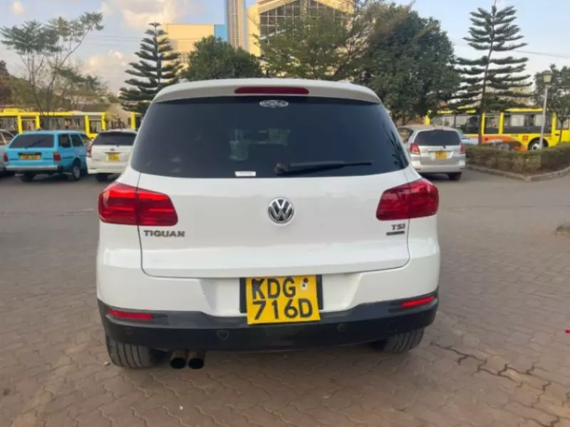 Volkswagen Tiguan   - 2014