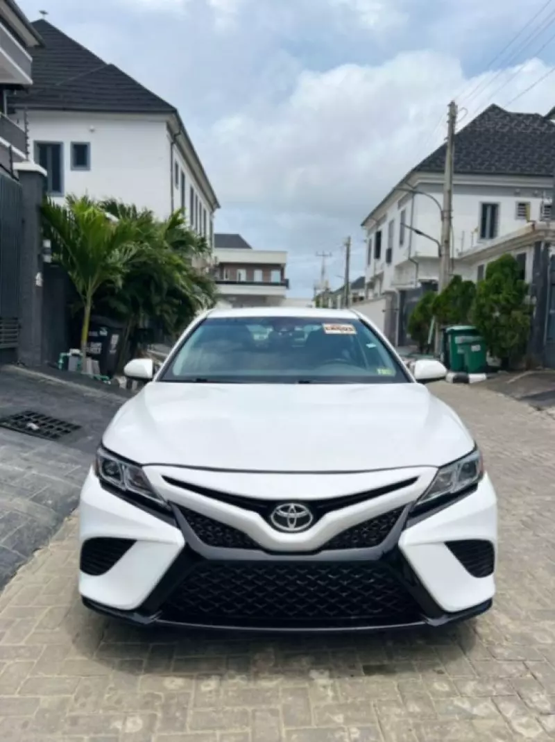 Toyota Camry   - 2018