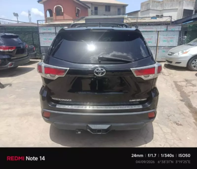 Toyota Highlander   - 2016