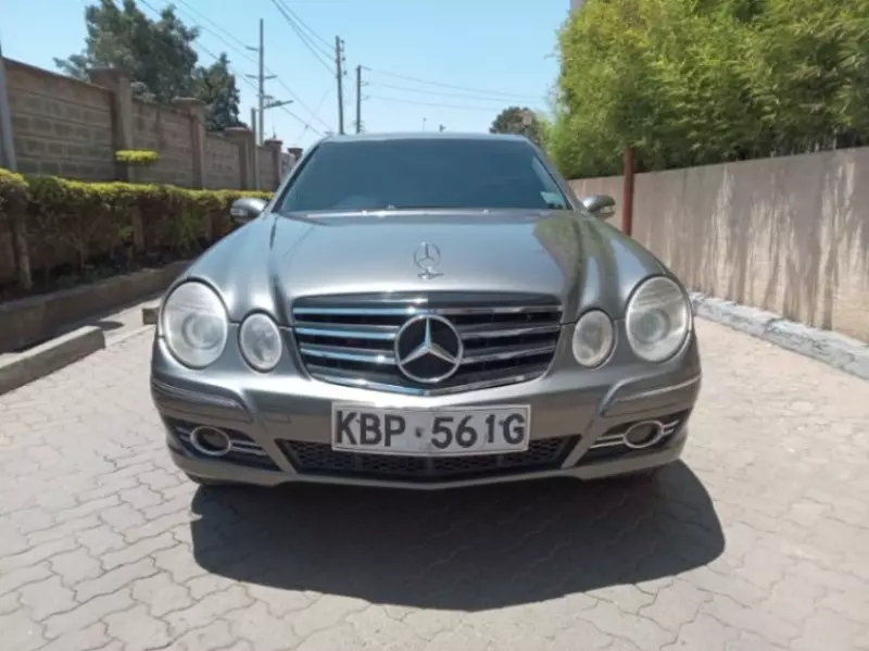 Mercedes-Benz E200   - 2009