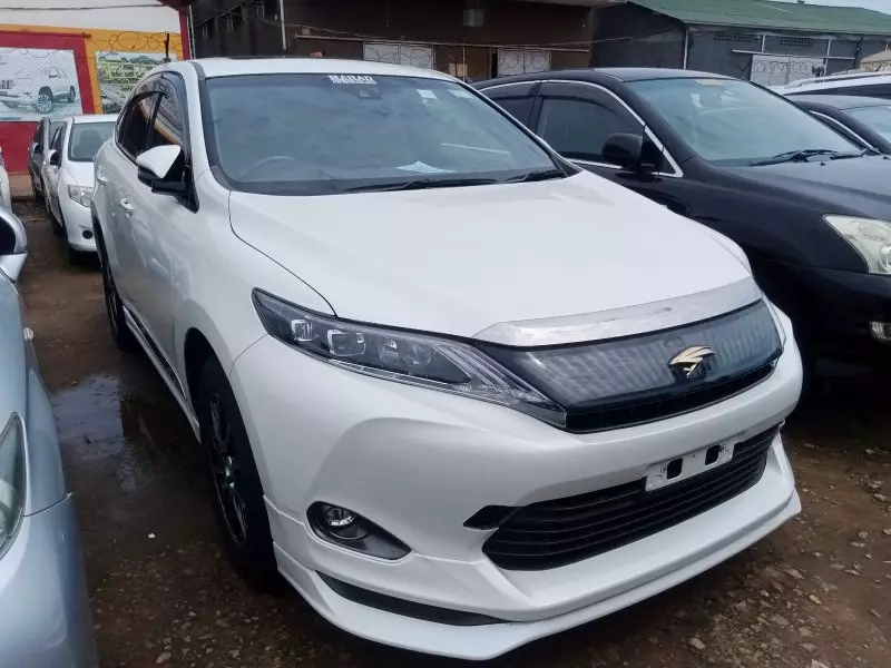 Toyota Harrier   - 2016