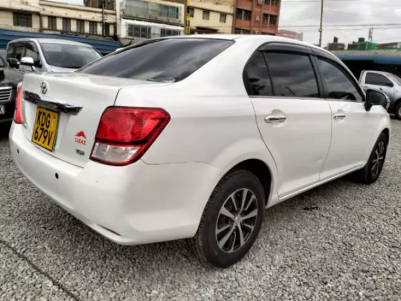 Toyota Axio    - 2014