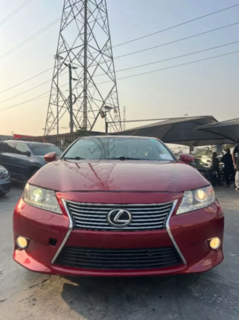 Lexus ES   - 2015