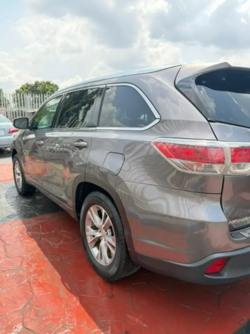 Toyota Highlander   - 2014