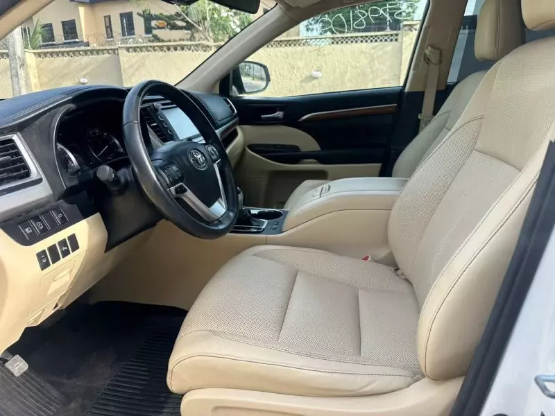 Toyota Highlander   - 2017