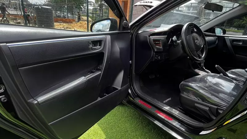 Toyota Camry   - 2016