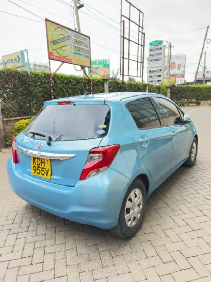 Toyota Vitz   - 2015